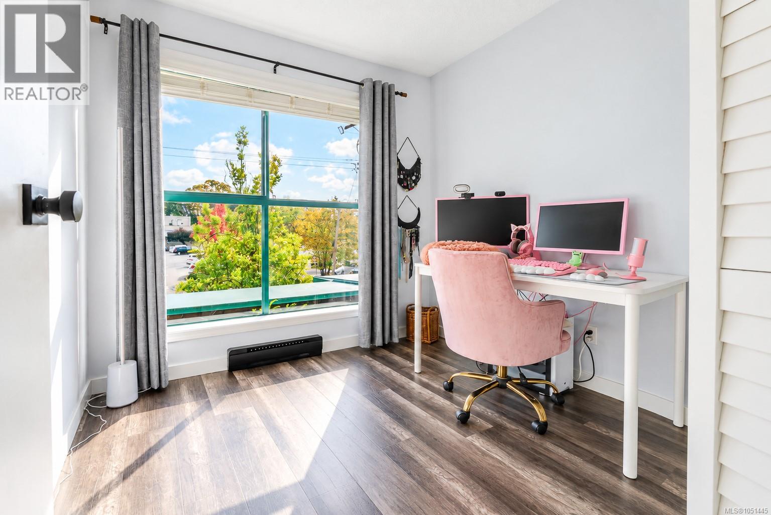 203 3460 Quadra Street, Saanich