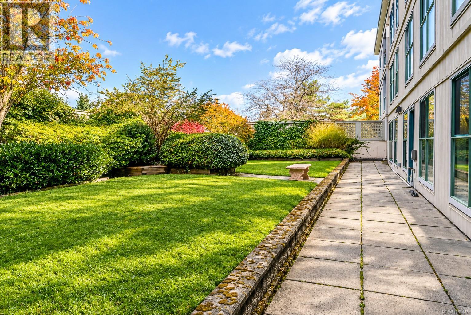 203 3460 Quadra Street, Saanich