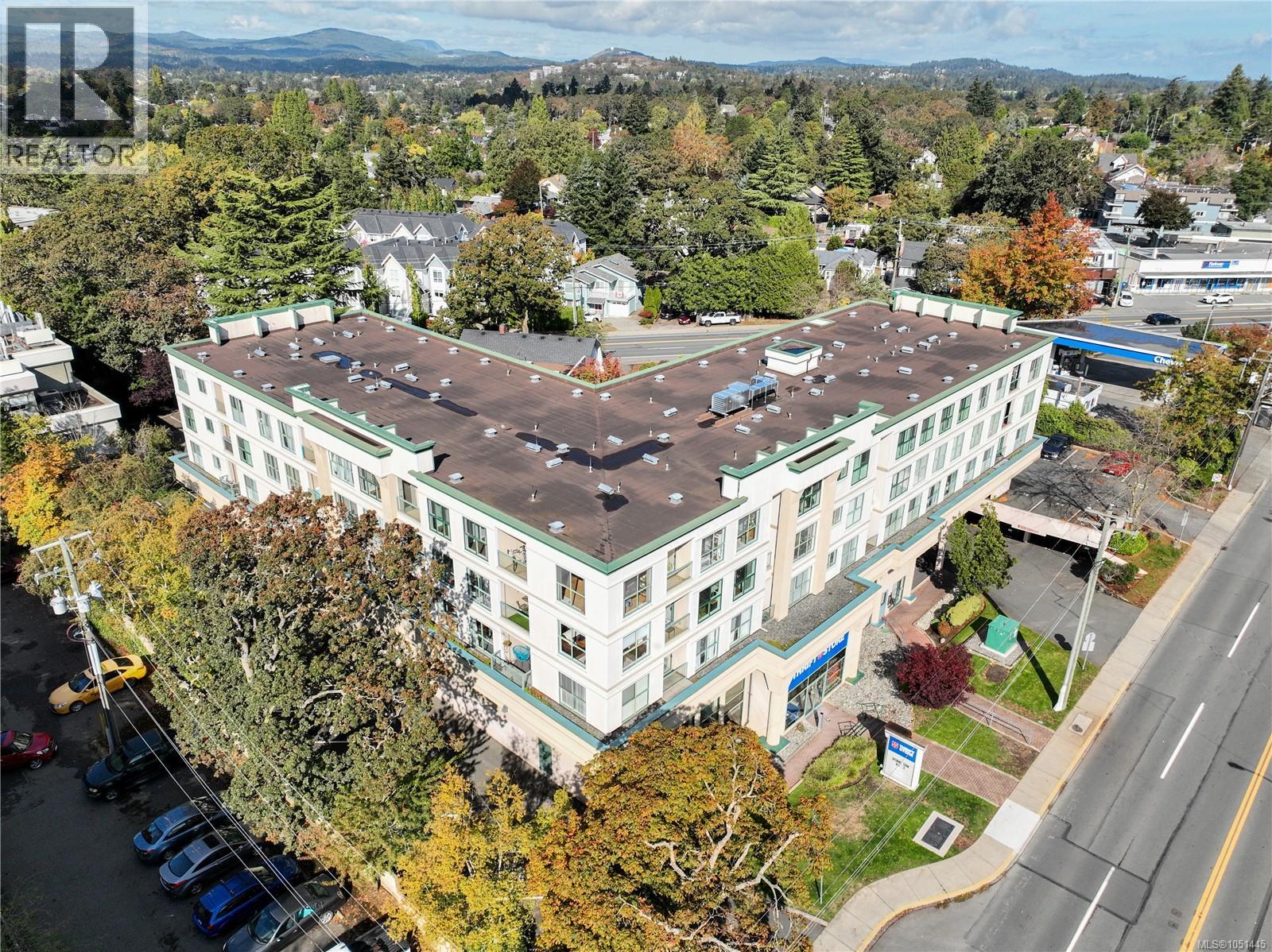 203 3460 Quadra Street, Saanich