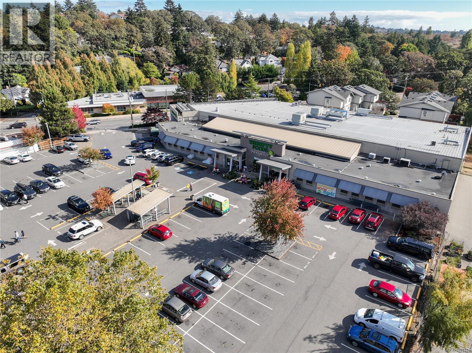 203 3460 Quadra Street, Saanich