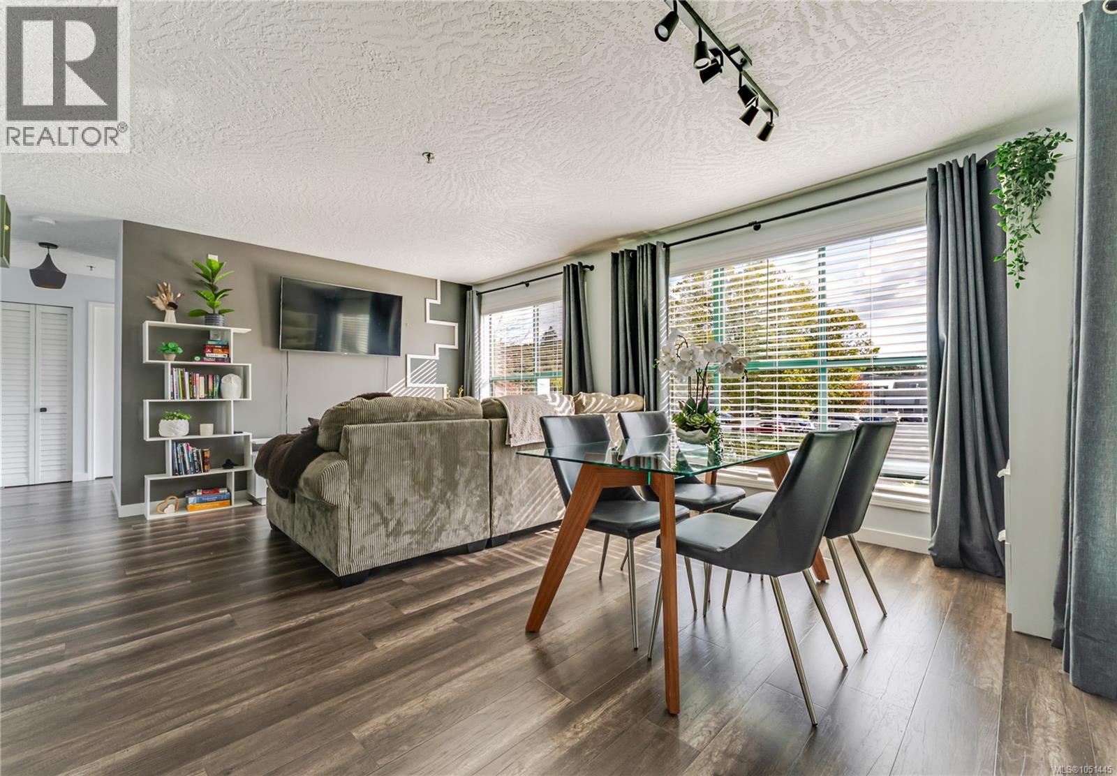 203 3460 Quadra Street, Saanich