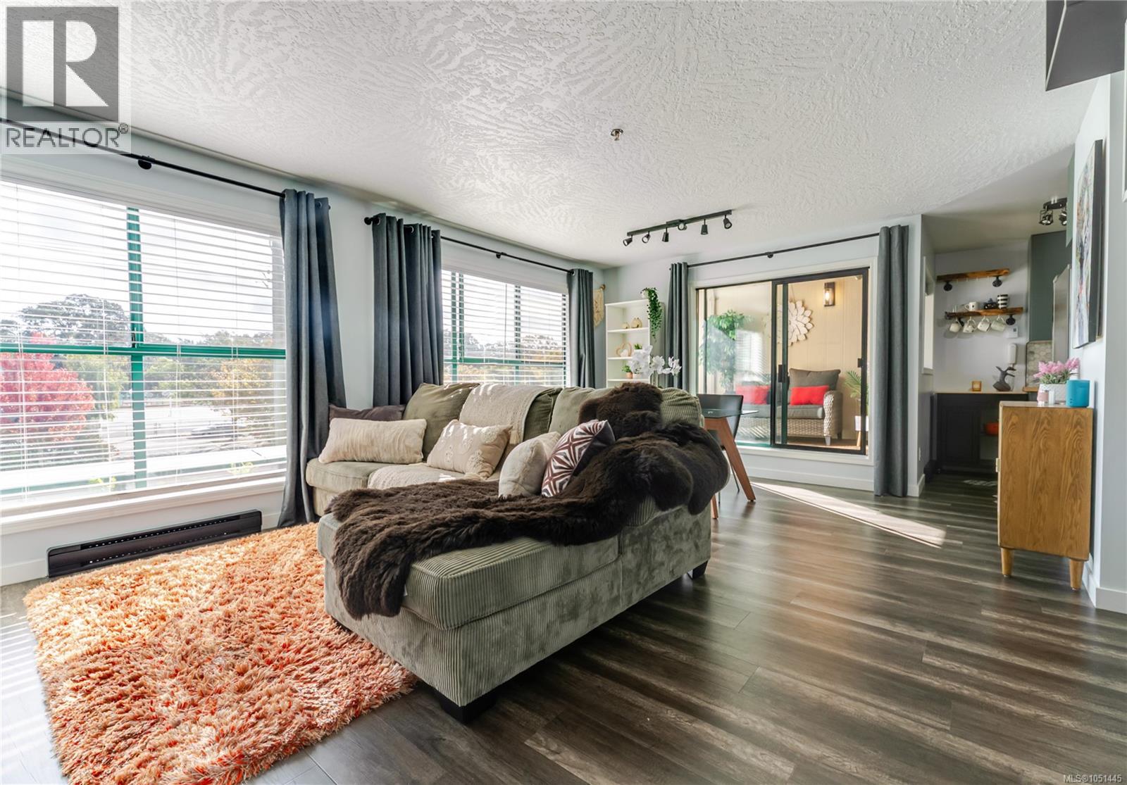 203 3460 Quadra Street, Saanich