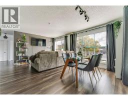Living room - 203 3460 Quadra St, Saanich, BC V8J1G6 Photo 6