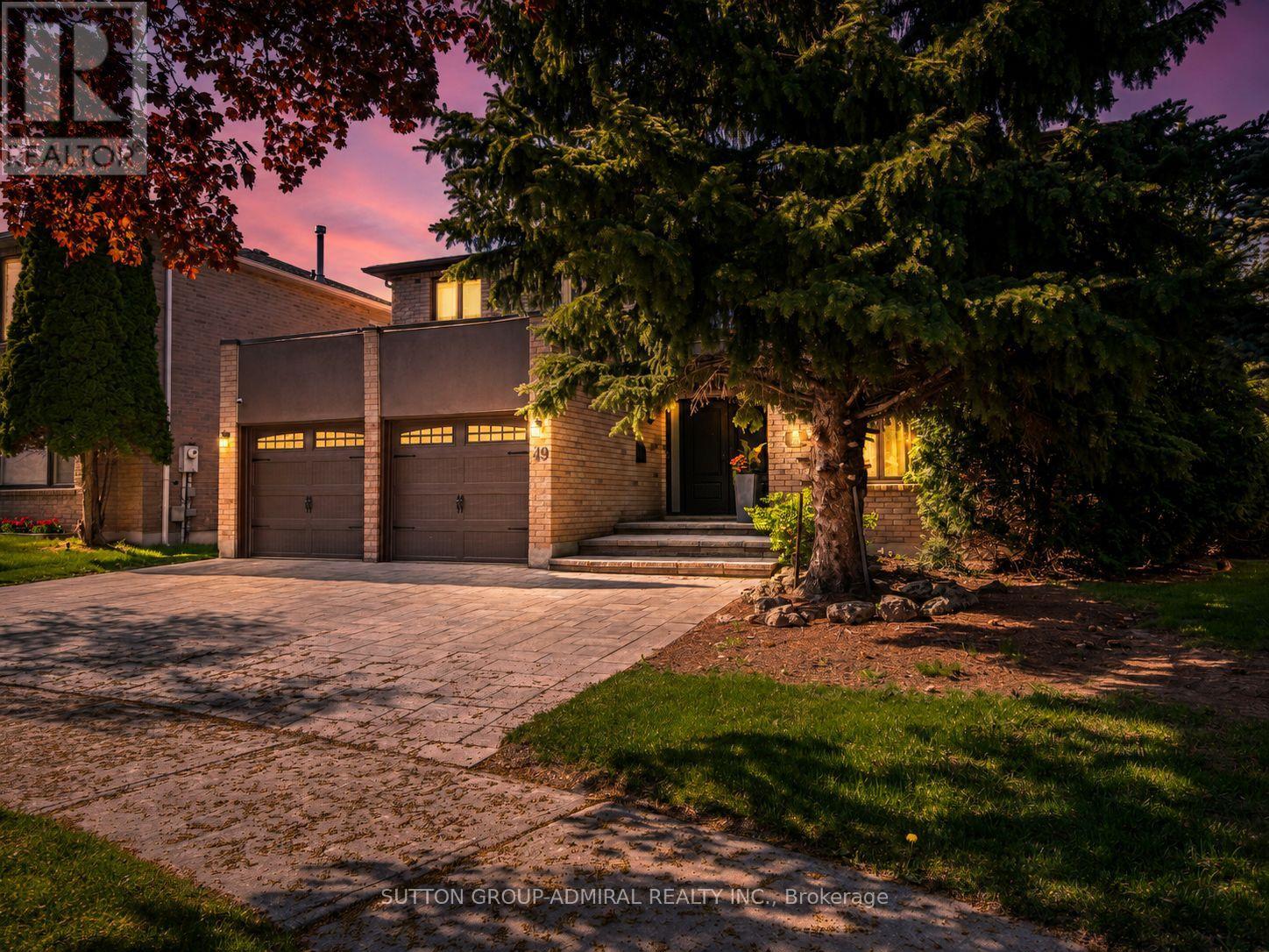 49 Miriam Crescent, Richmond Hill, ON photo 2