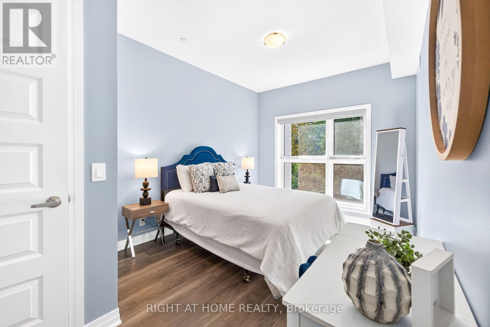 229- 128 Grovewood Common, Oakville, ON photo 19