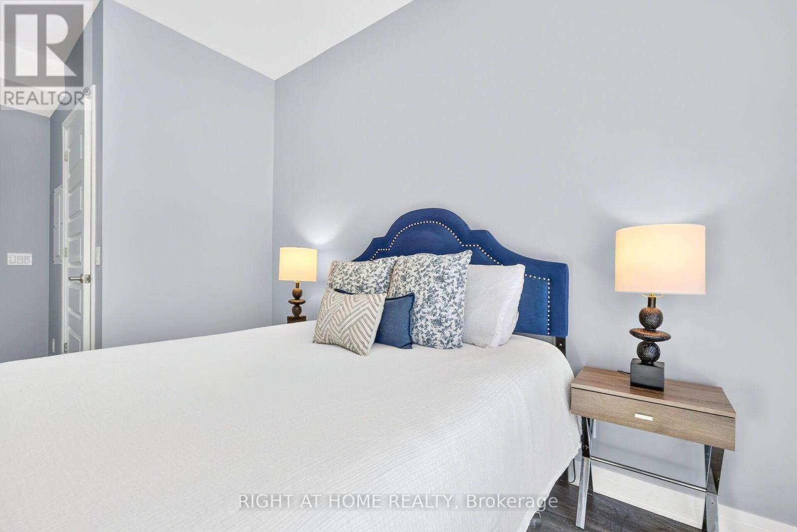 229- 128 Grovewood Common, Oakville, ON photo 21