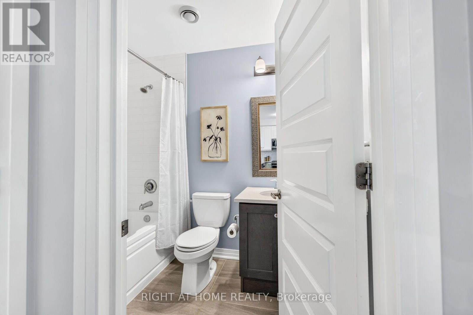 229- 128 Grovewood Common, Oakville, ON photo 30
