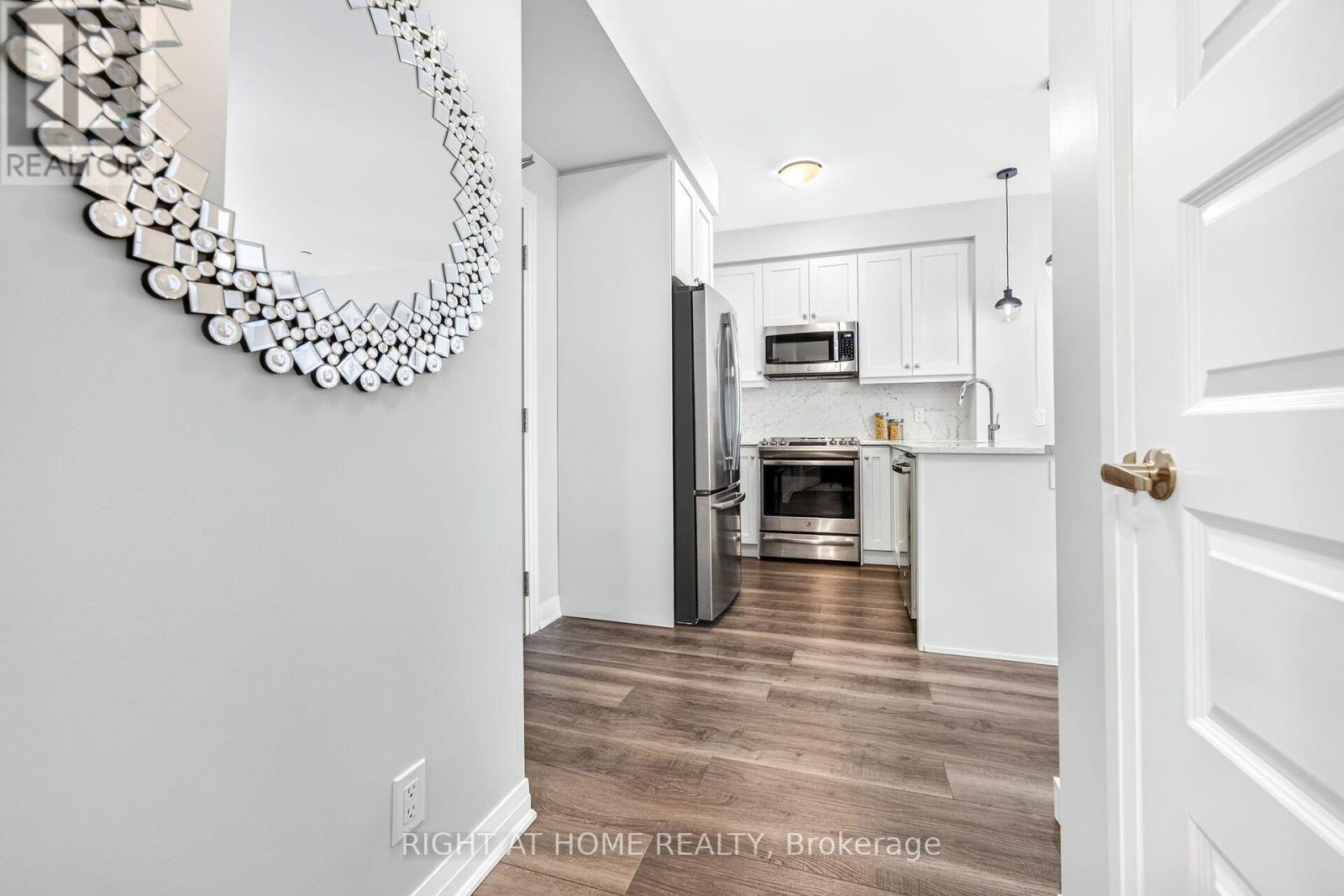229- 128 Grovewood Common, Oakville, ON photo 33