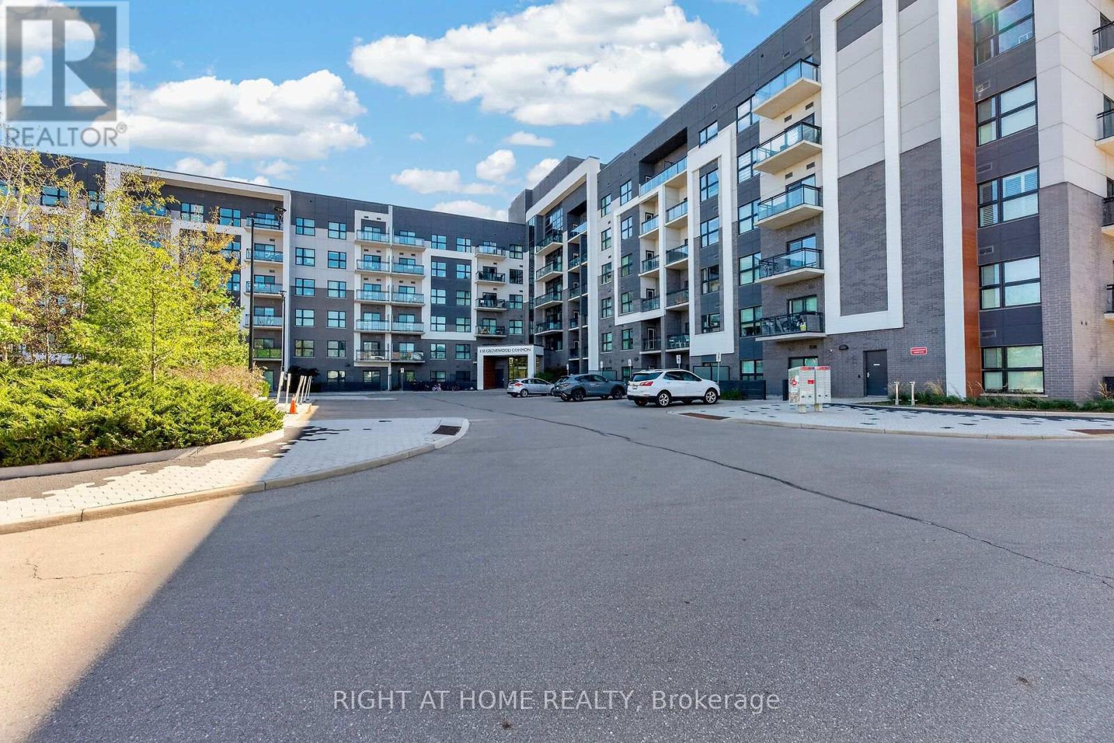 229- 128 Grovewood Common, Oakville, ON photo 41