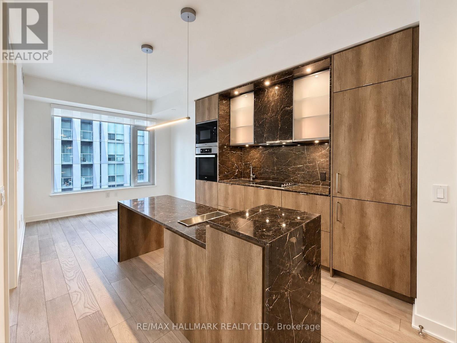 #2006 11 YORKVILLE AVENUE - 3