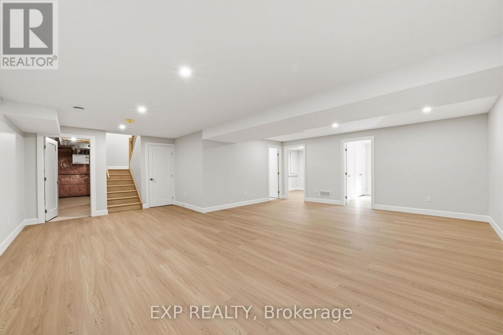 430 Head Street North — photo 24