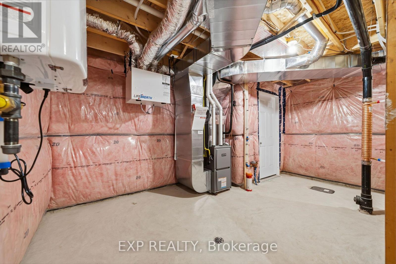 430 Head Street North — photo 29