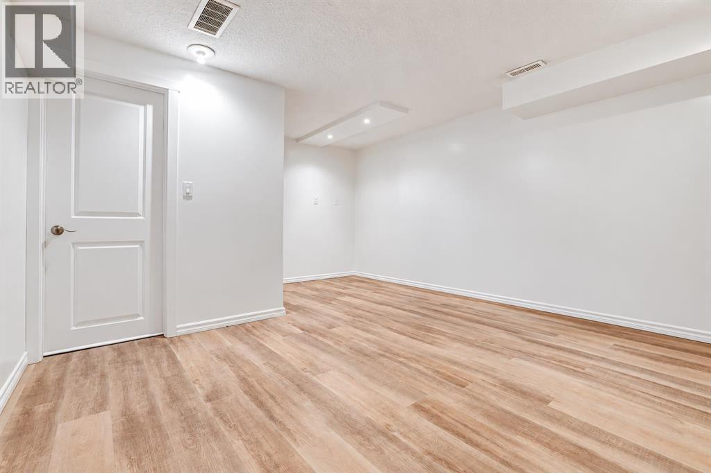 3131 Dover Crescent SE - 23