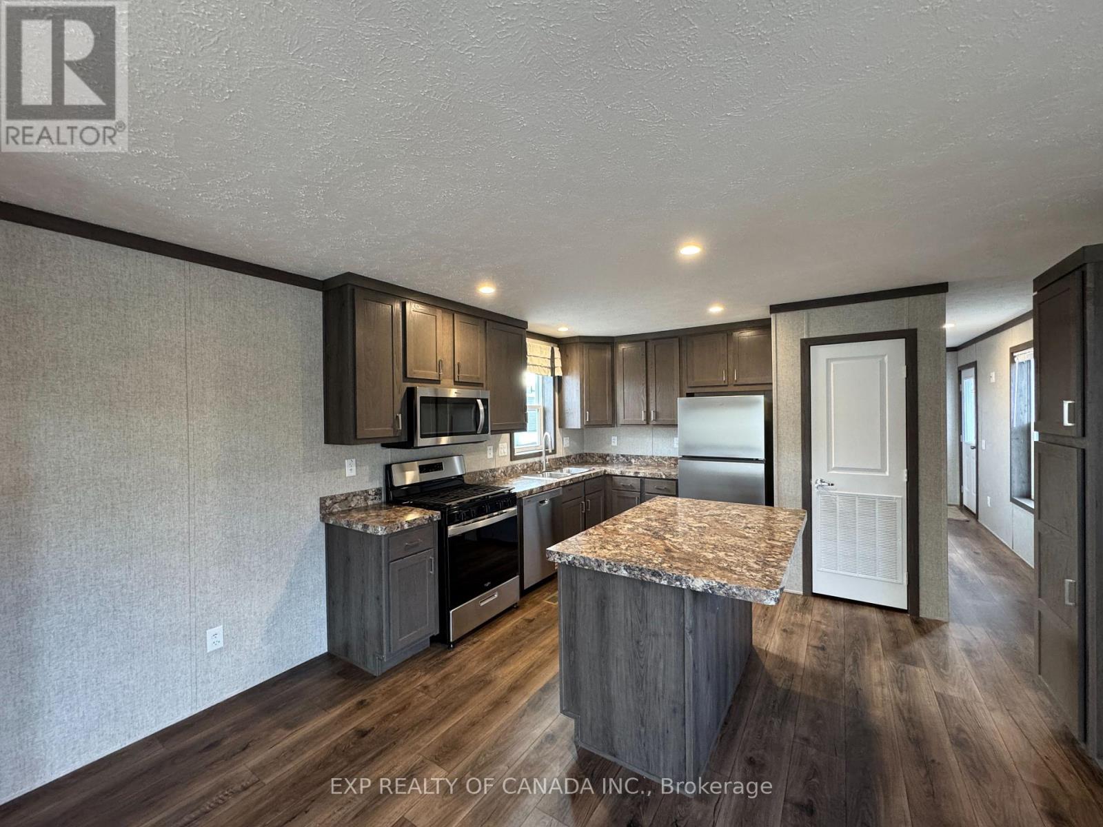 190 REMI CRESCENT - Image 3