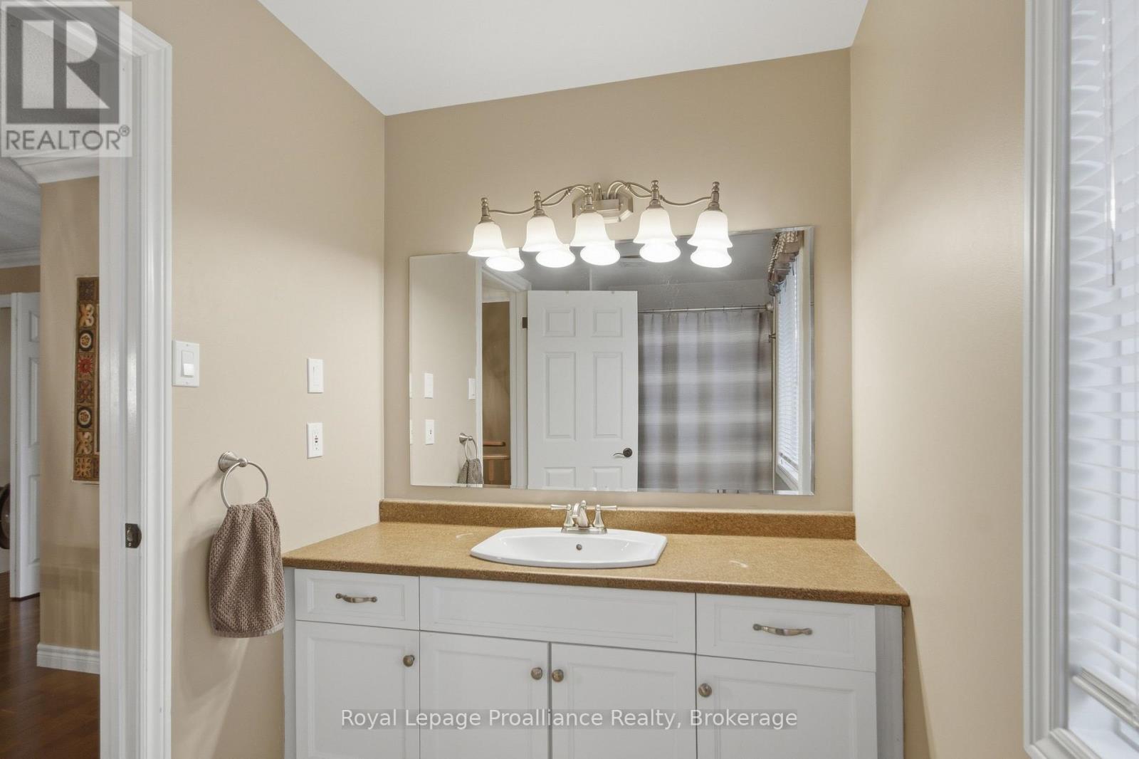 27 HASTINGS PARK DRIVE - 38