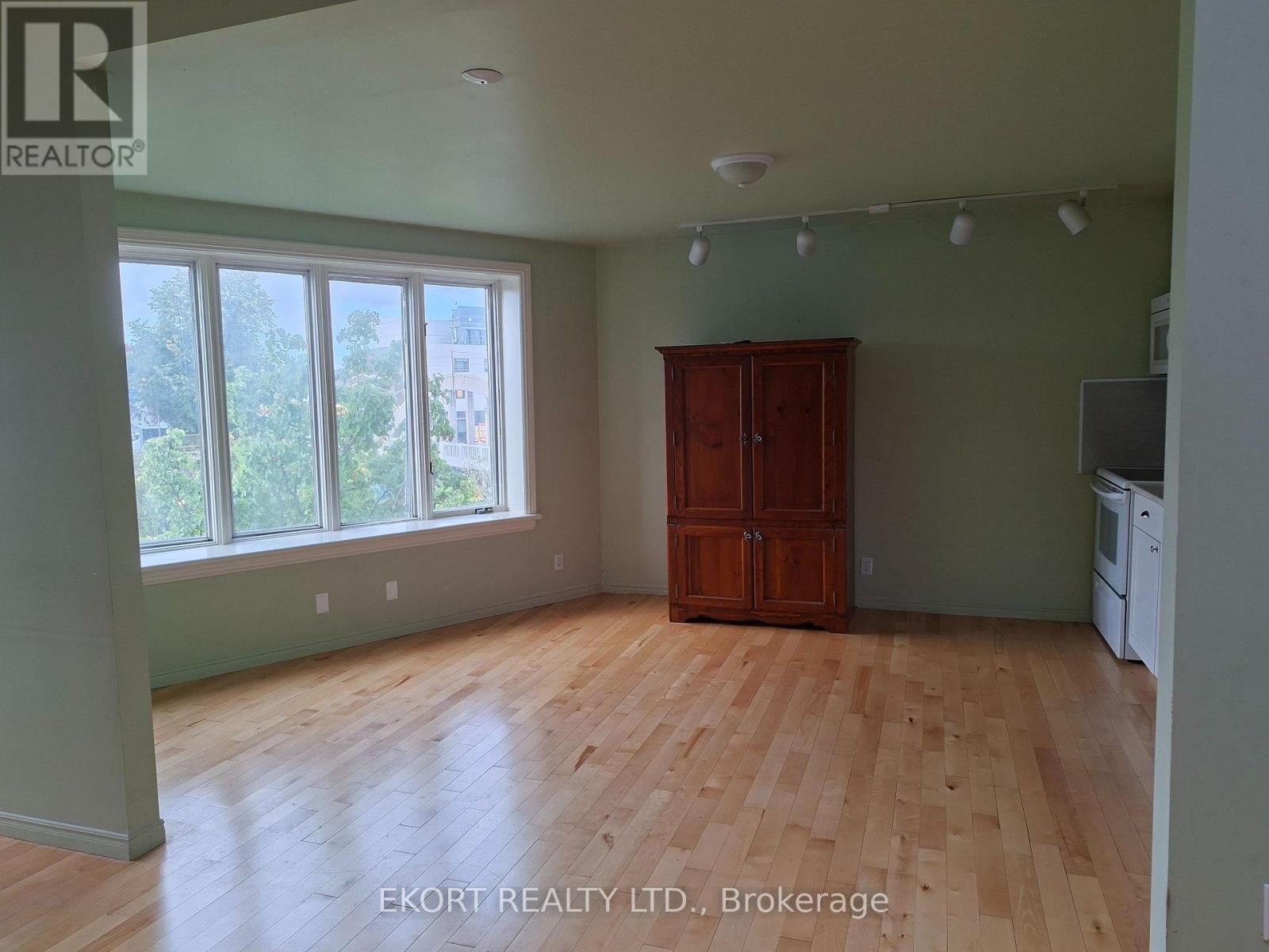 402 FRONT STREET, Belleville — photo 2