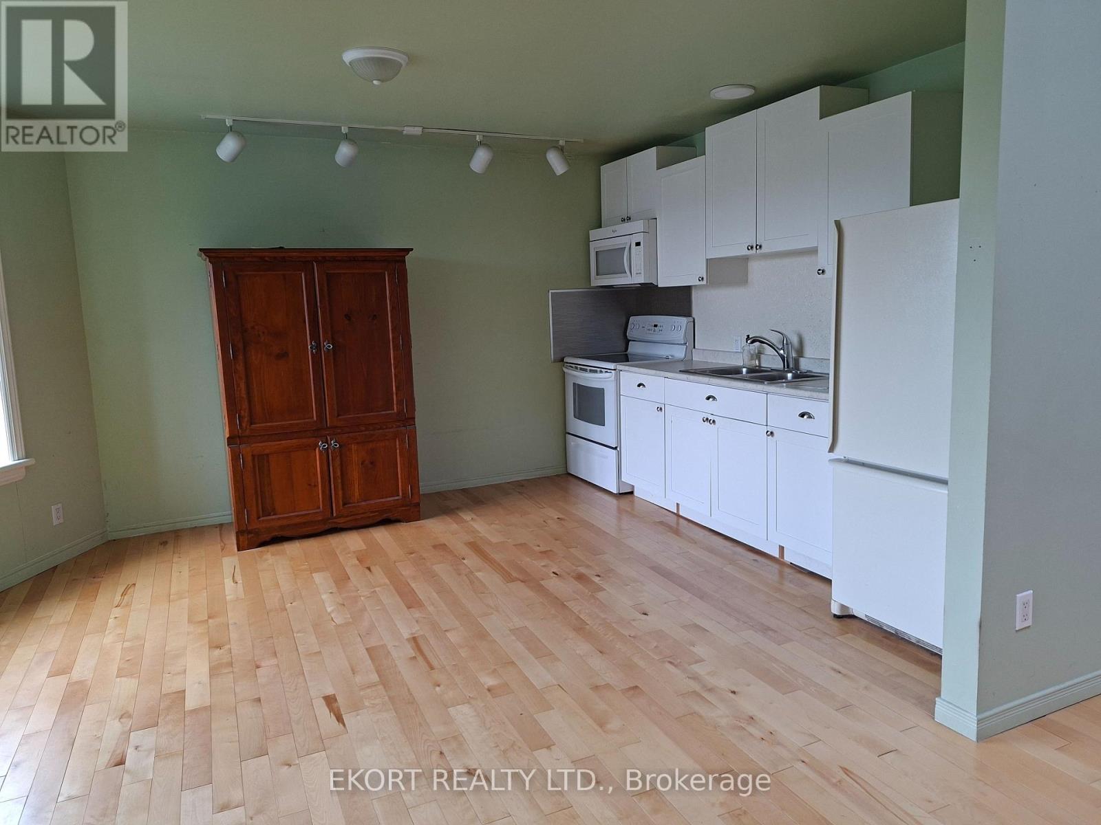 402 FRONT STREET, Belleville — photo 3
