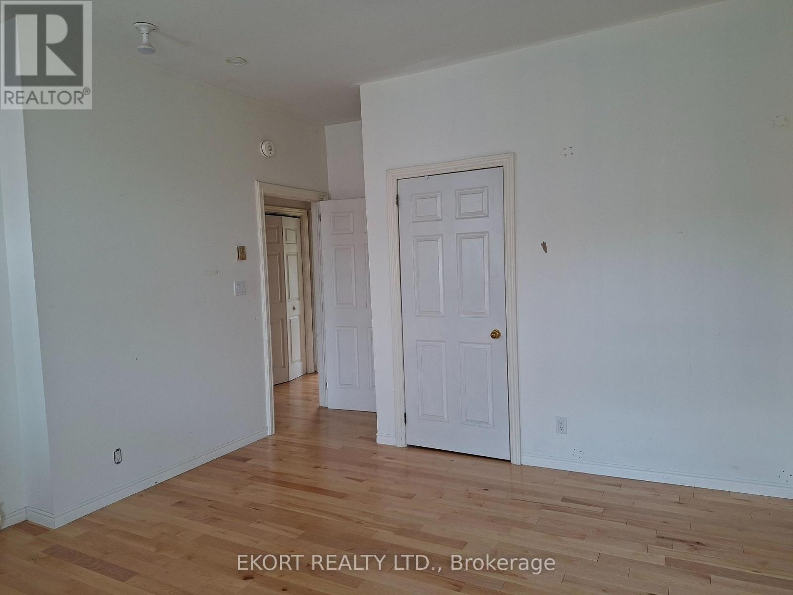 402 Front Street — photo 8