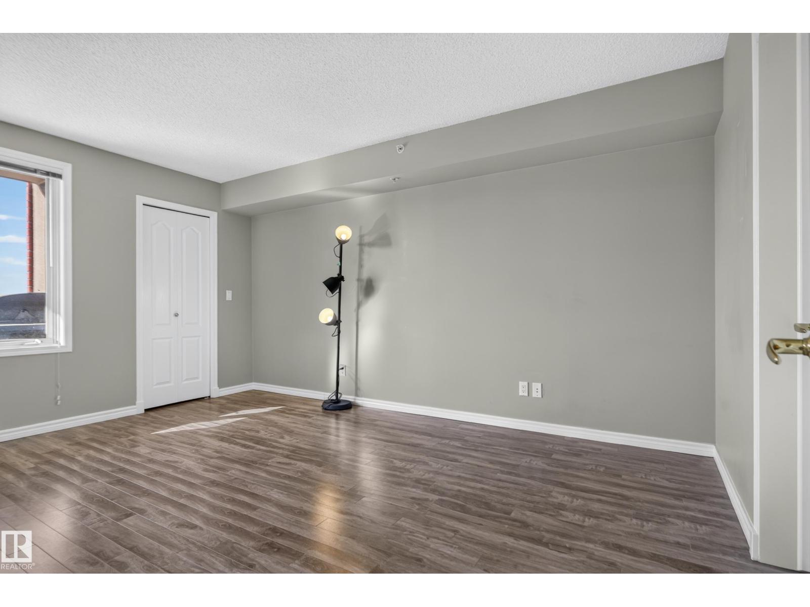 #1106 10909 103 AV NW - 17