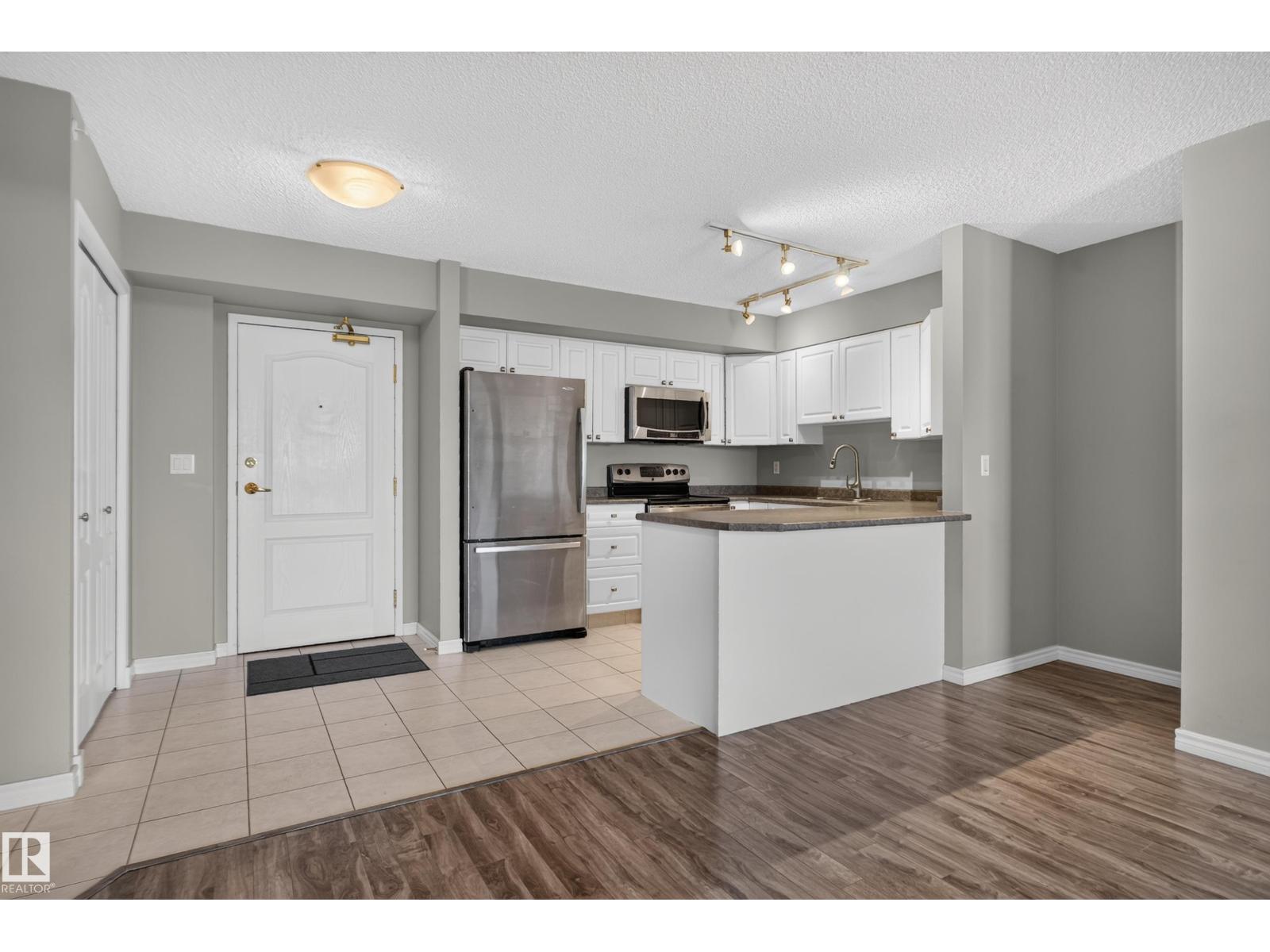 #1106 10909 103 AV NW - 6
