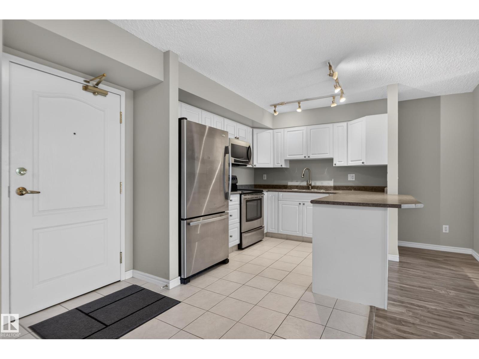 #1106 10909 103 AV NW - 7
