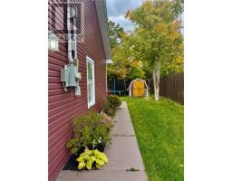 2A Riverside Drive thumbnail 41