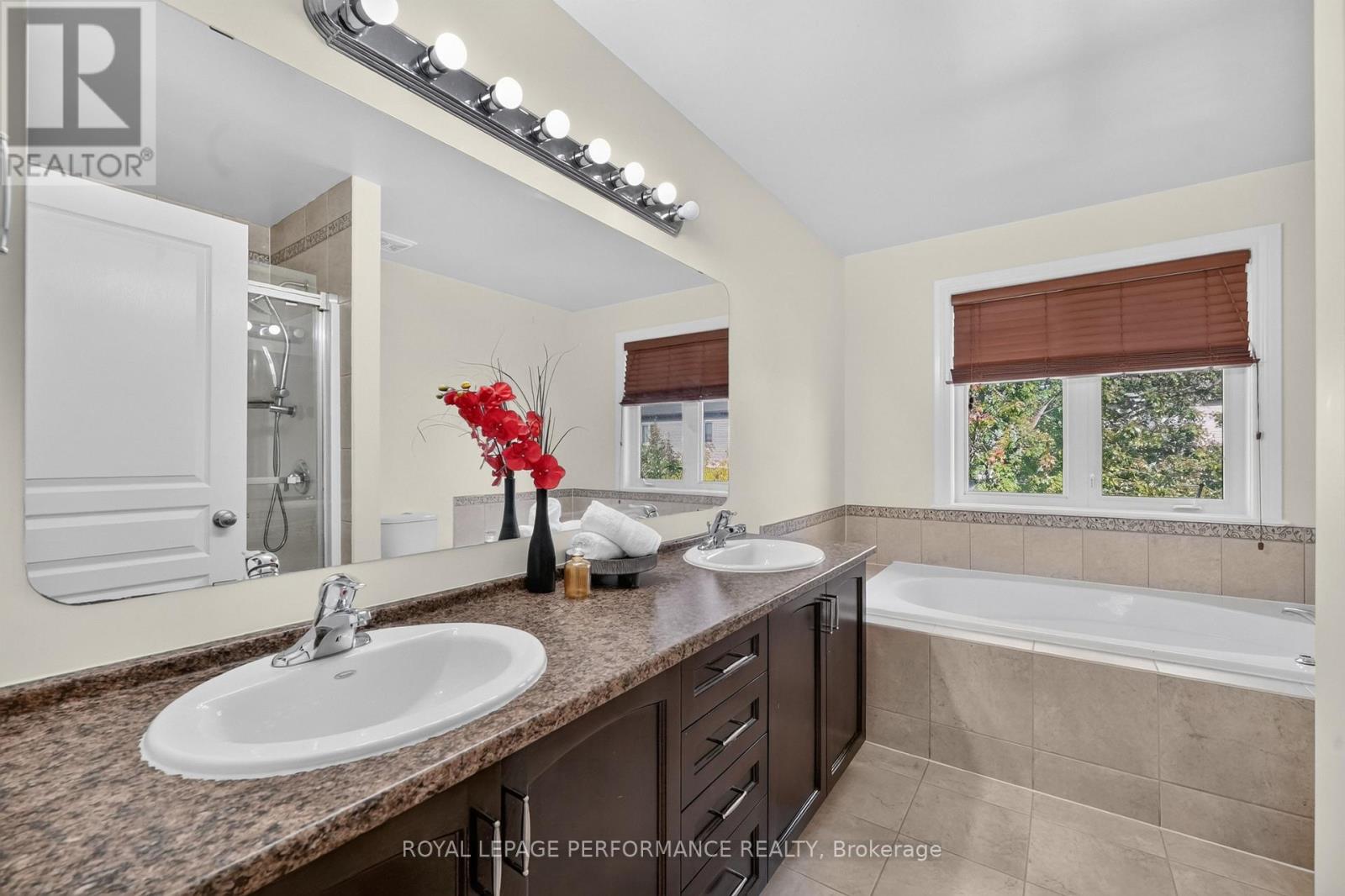 149 TOPAZE CRESCENT - Image 25