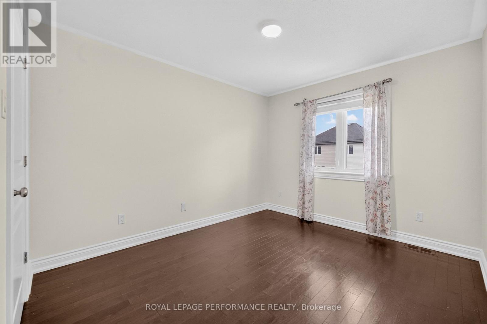 149 TOPAZE CRESCENT - Image 31