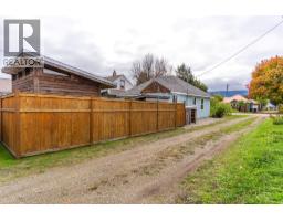 Kitchen - 500 Sixth Street E, Revelstoke, BC V0E2S0 Photo 6