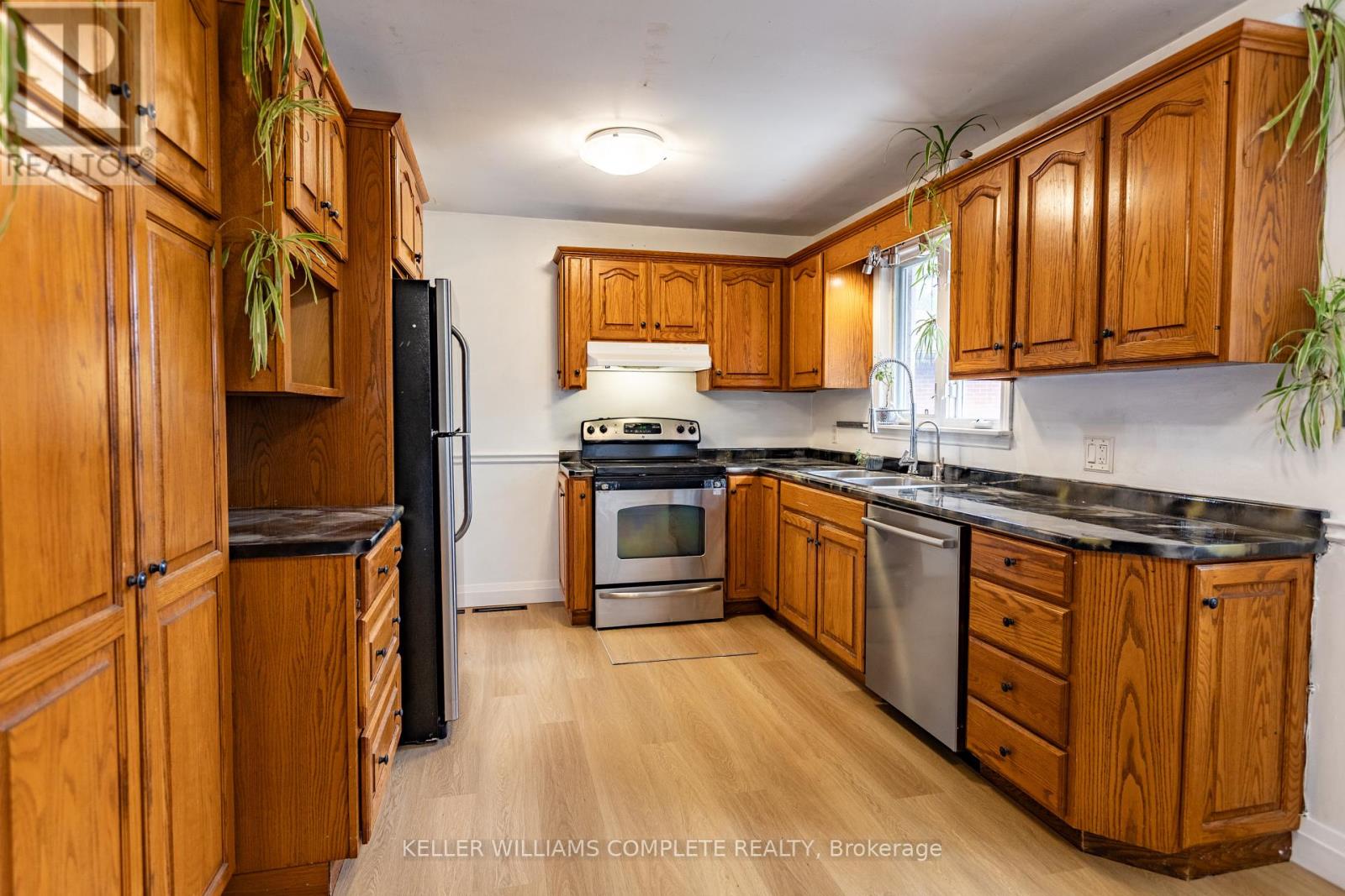 9 GLEN AVENUE - Image 17