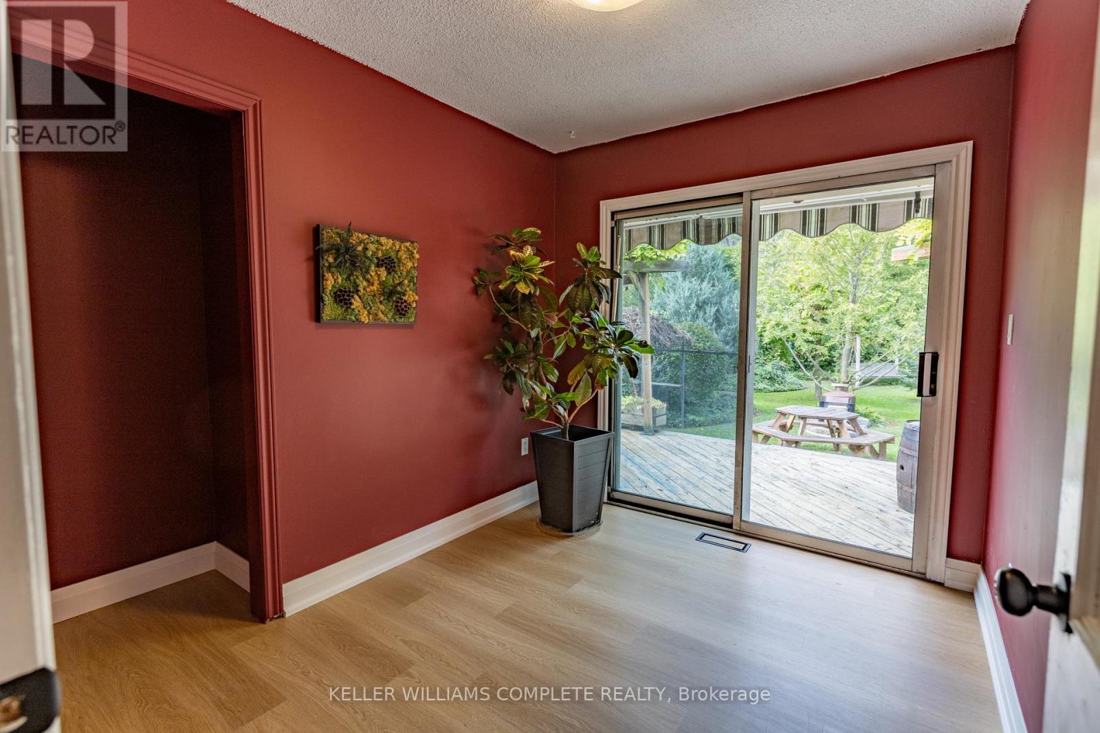 9 GLEN AVENUE - 28
