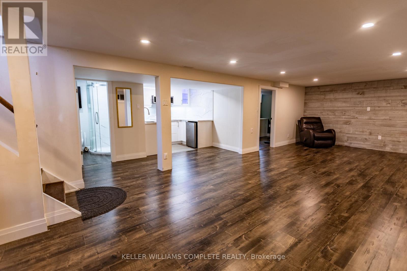 9 GLEN AVENUE - 36