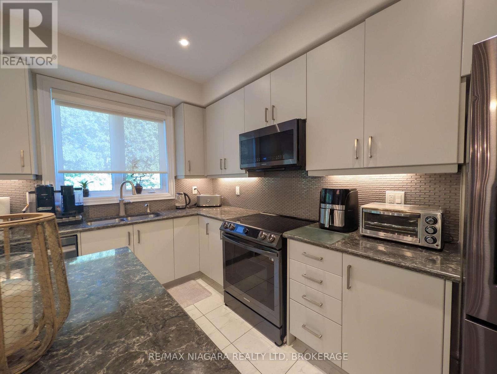 7868 Odell Crescent — photo 14