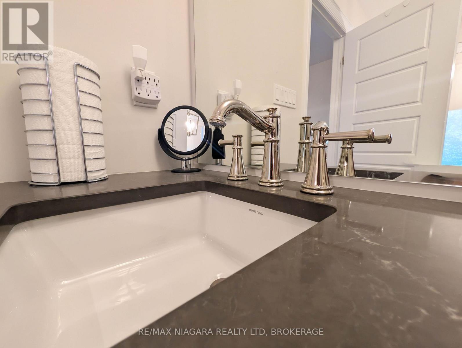 7868 Odell Crescent — photo 35