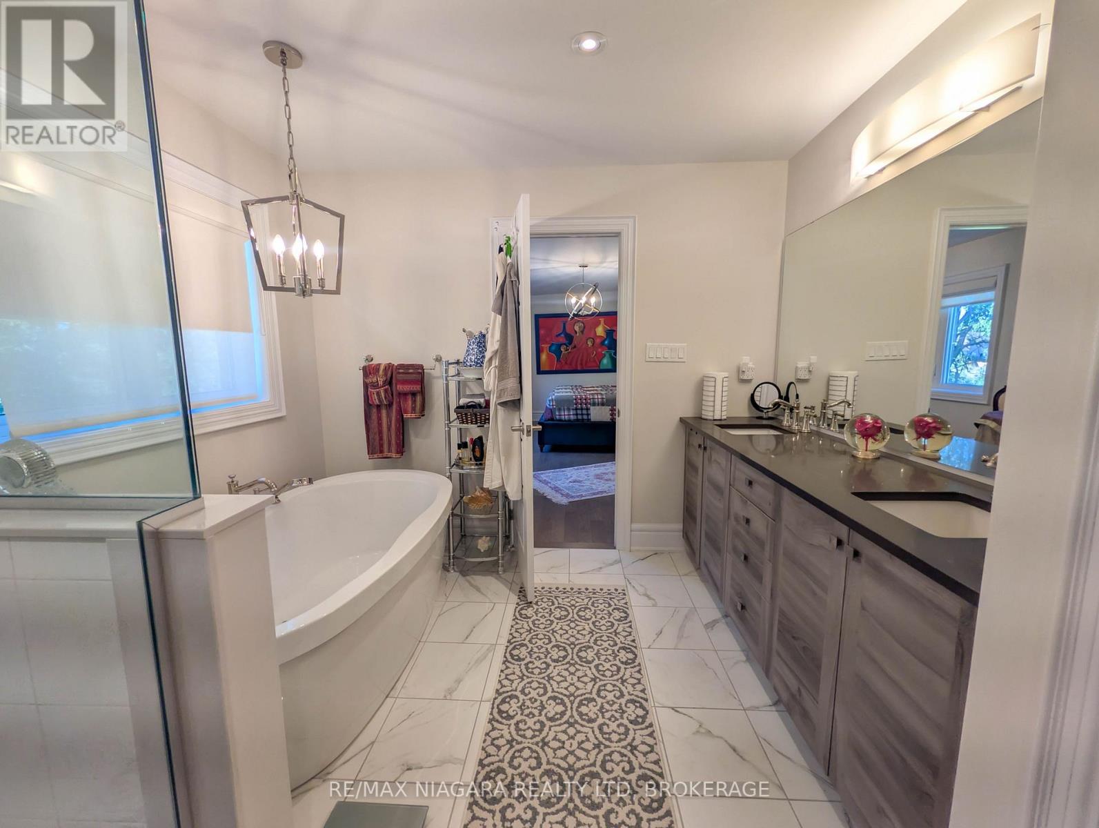 7868 Odell Crescent — photo 37