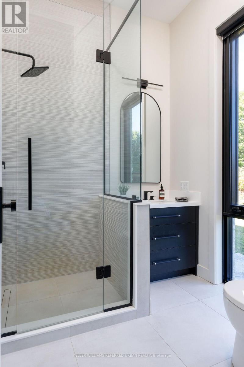 15600 DUFFERIN STREET - 32