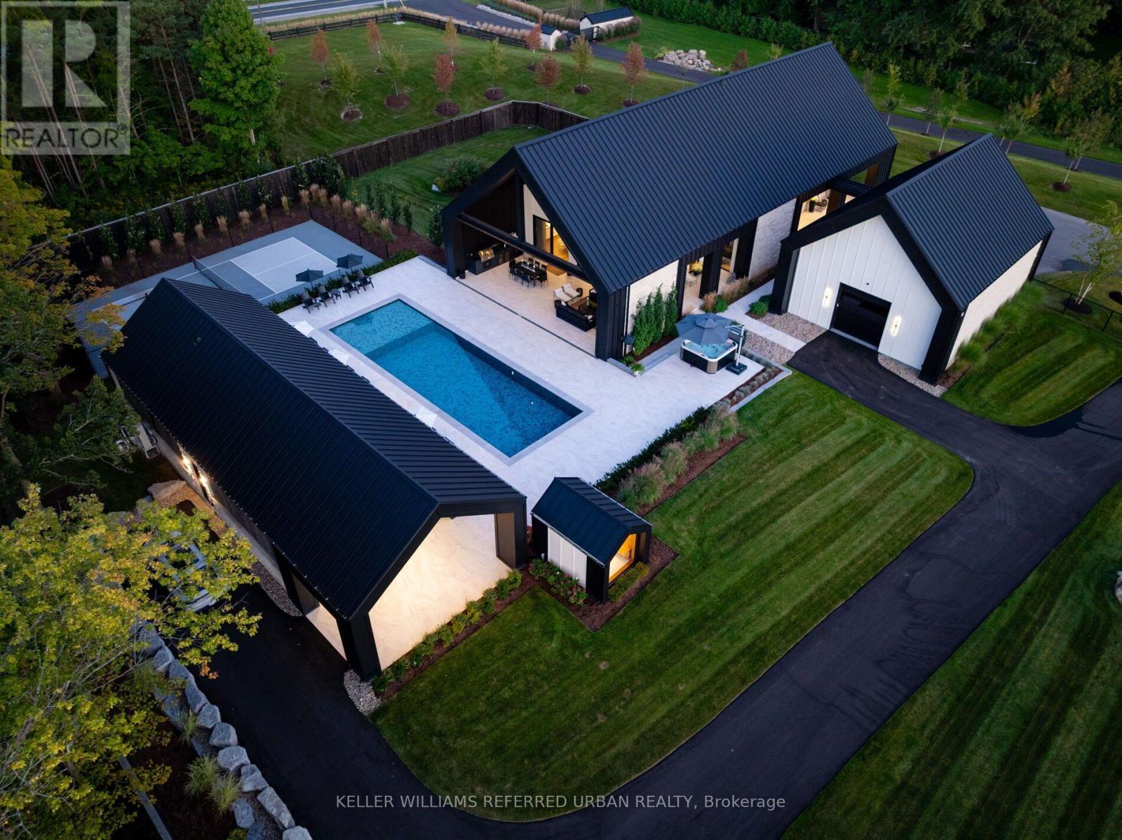 15600 DUFFERIN STREET - 7