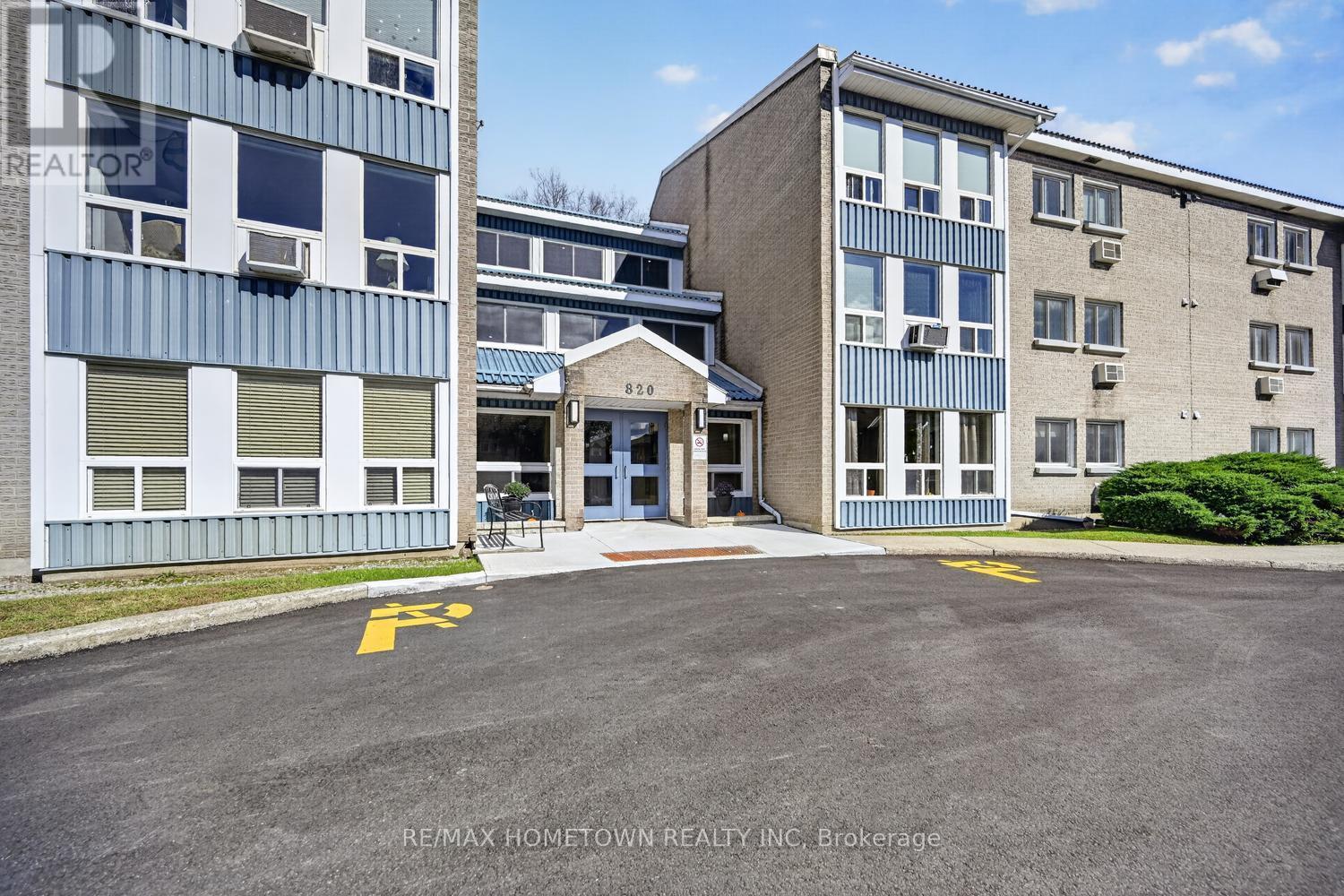 #209 820 LAURIER BOULEVARD - 1