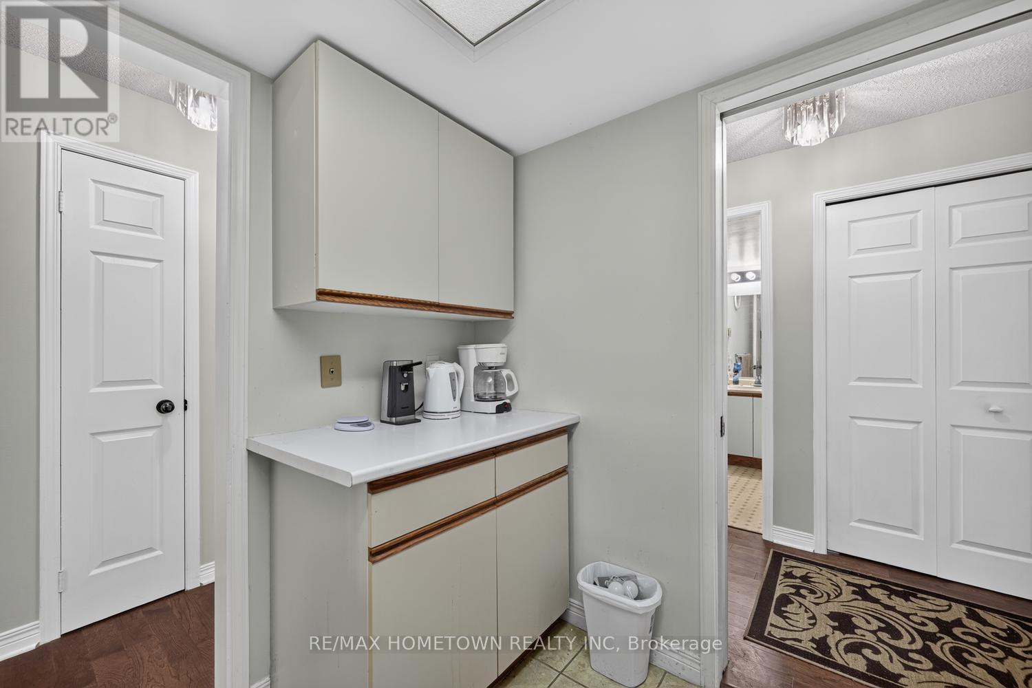 #209 820 LAURIER BOULEVARD - 10