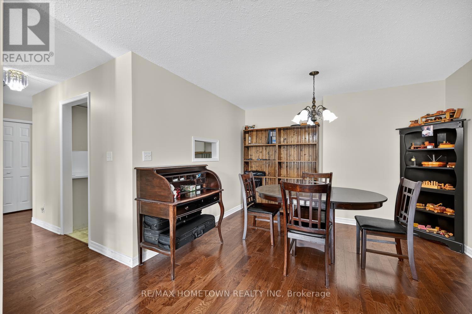 #209 820 LAURIER BOULEVARD - 11