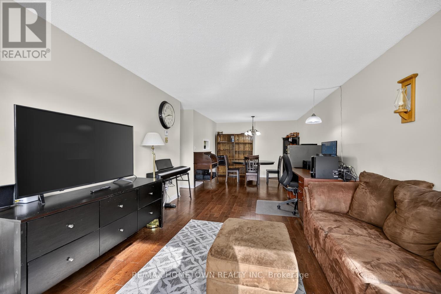 #209 820 LAURIER BOULEVARD - 12