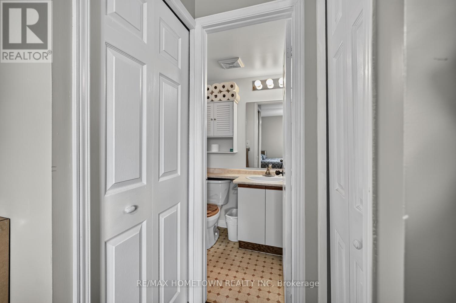 #209 820 LAURIER BOULEVARD - 17