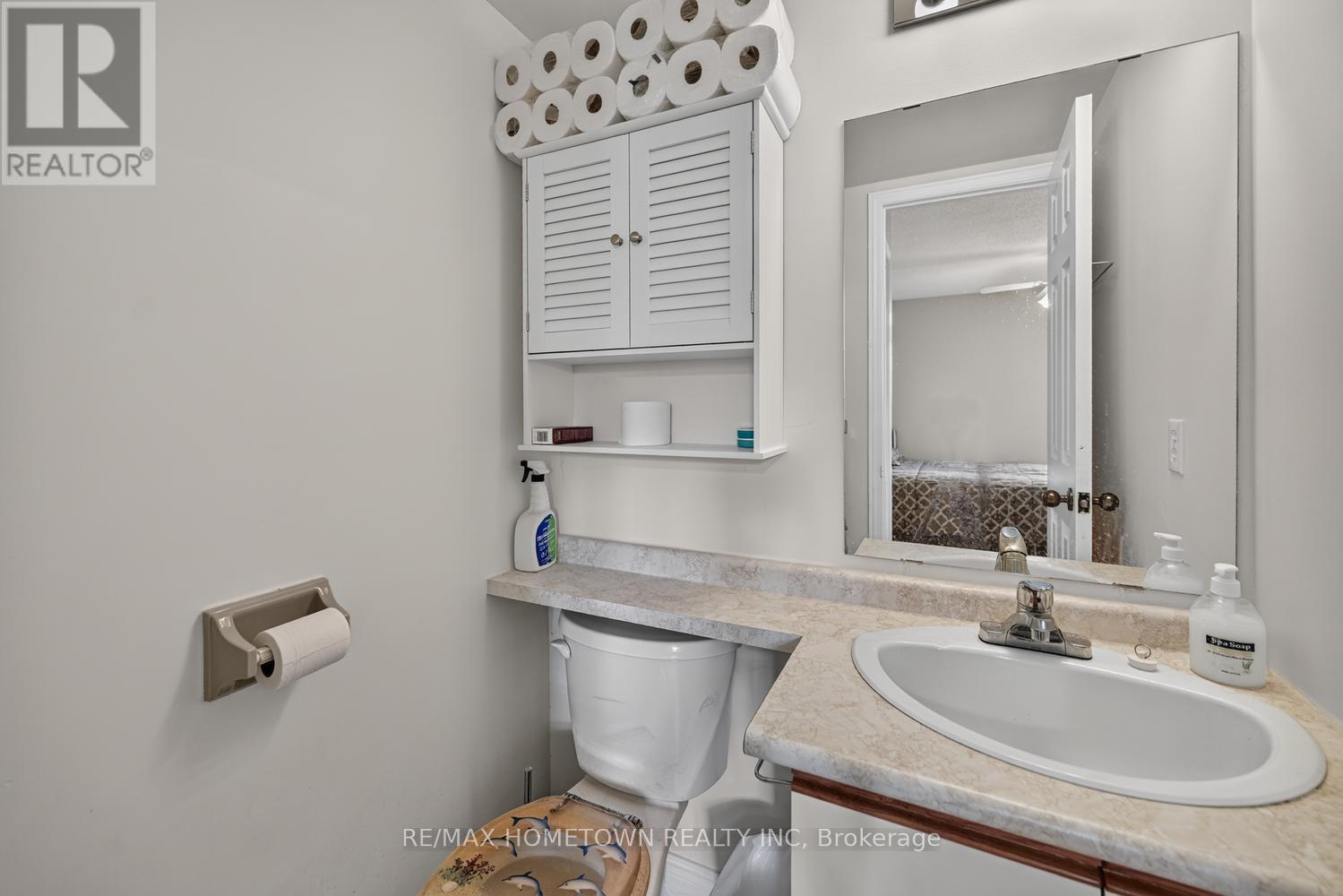 #209 820 LAURIER BOULEVARD - 18