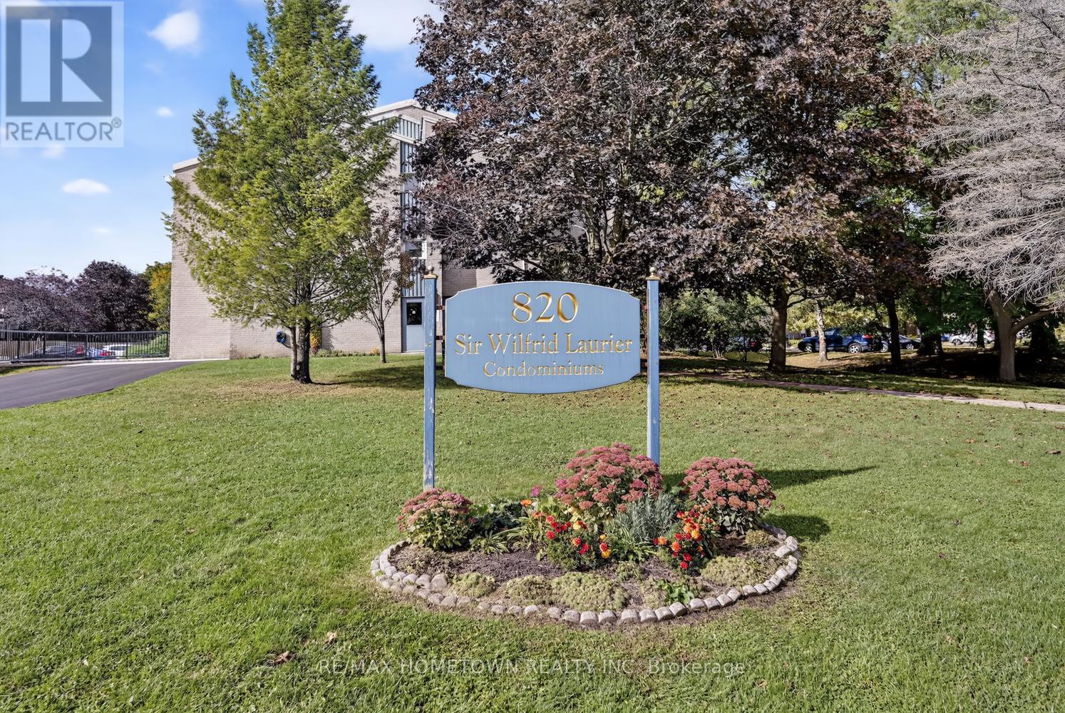 #209 820 LAURIER BOULEVARD - 2