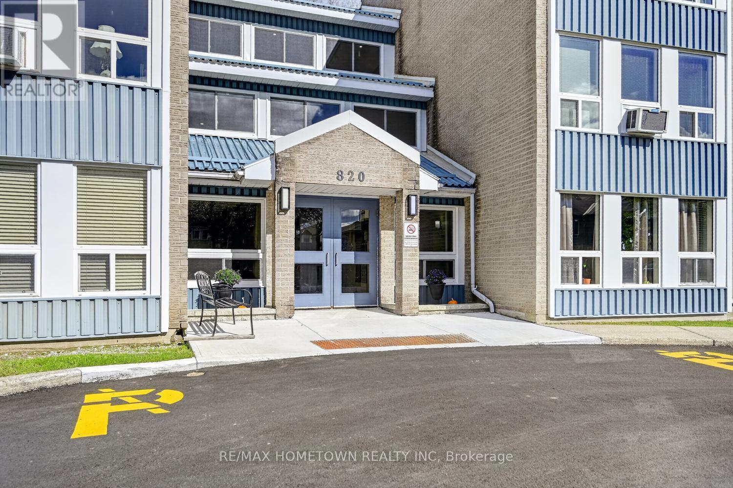 #209 820 LAURIER BOULEVARD - 3