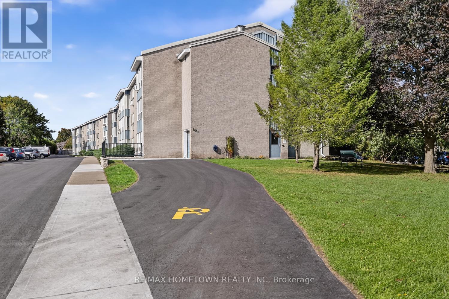 #209 820 LAURIER BOULEVARD - 30