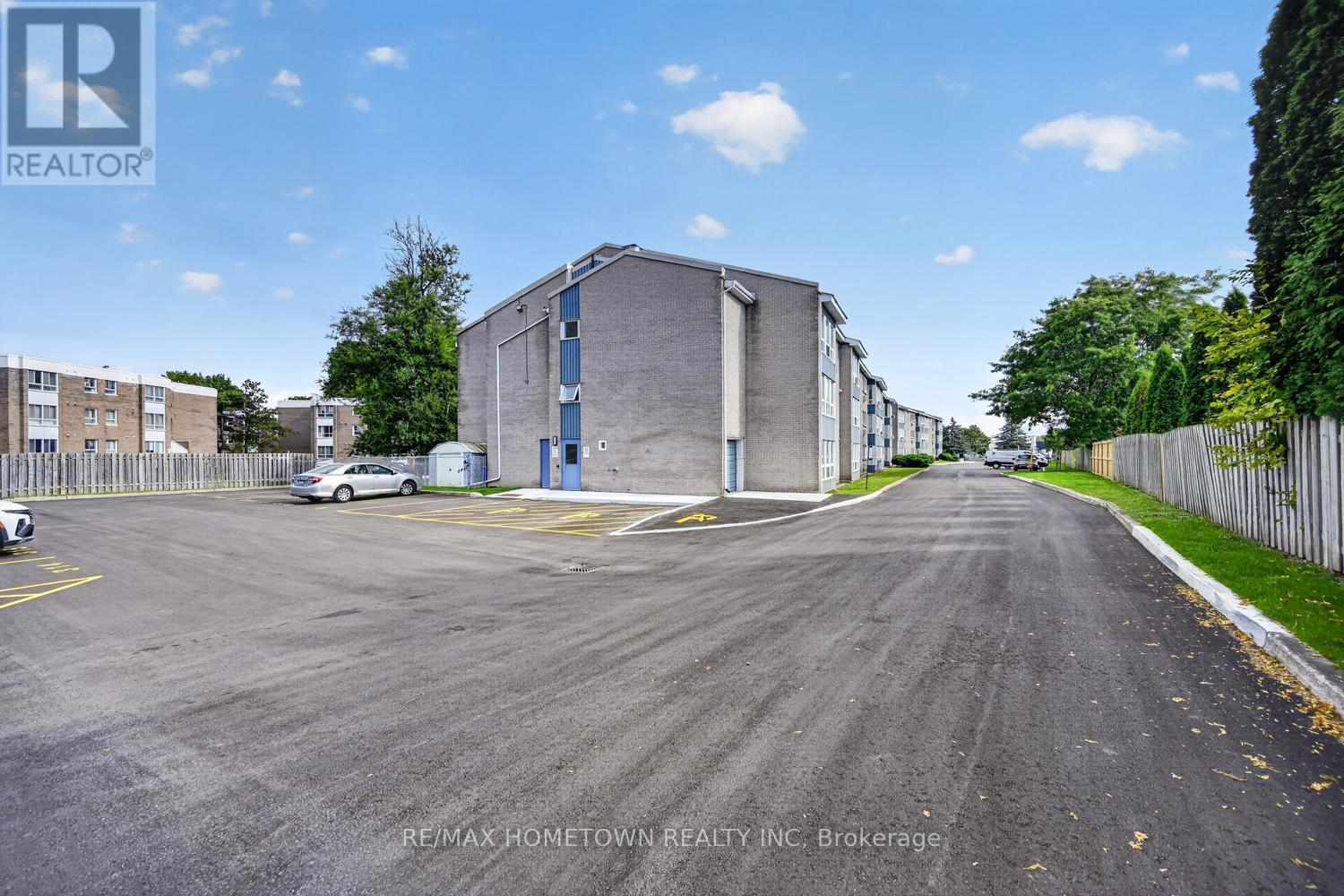 #209 820 LAURIER BOULEVARD - 34