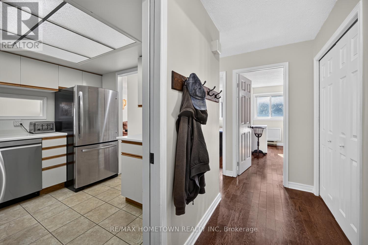 #209 820 LAURIER BOULEVARD - Image 8