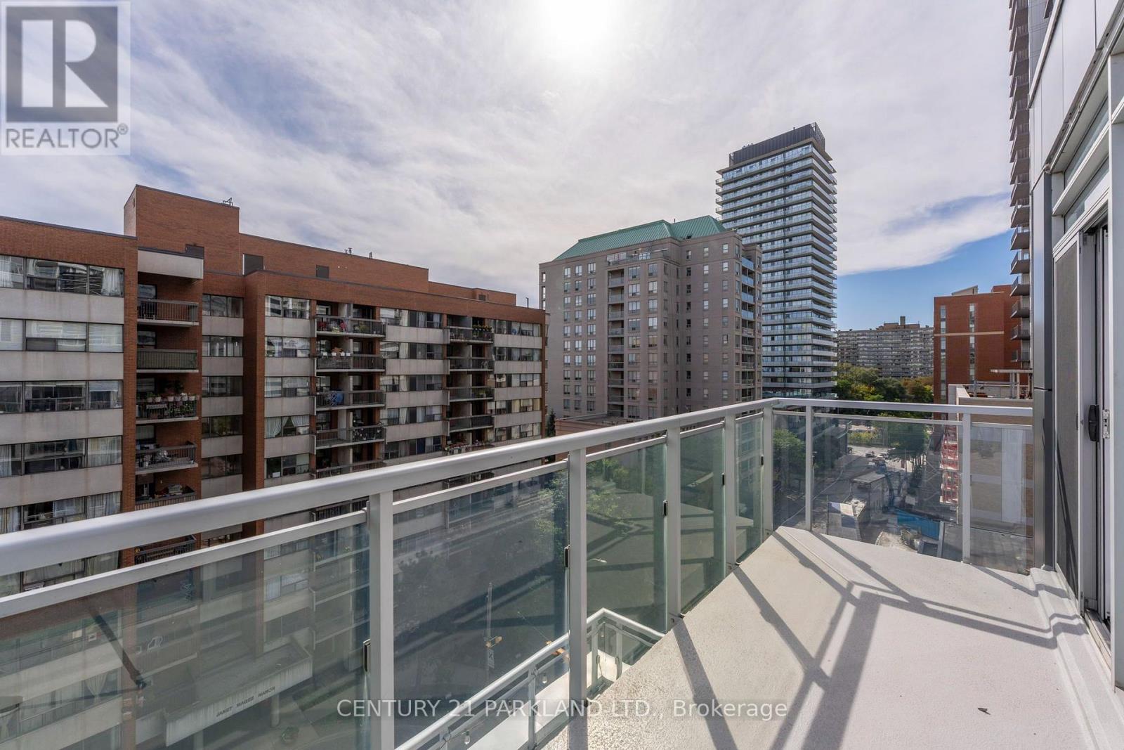 #707 68 MERTON STREET - 25