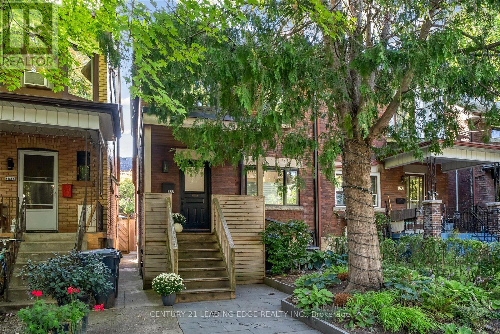 Photo of 888 Manning Avenue